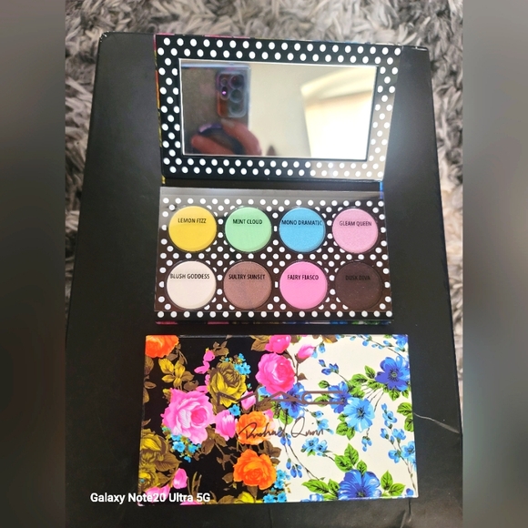 BUNDLE OF MAKEUP - Picture 9 of 11